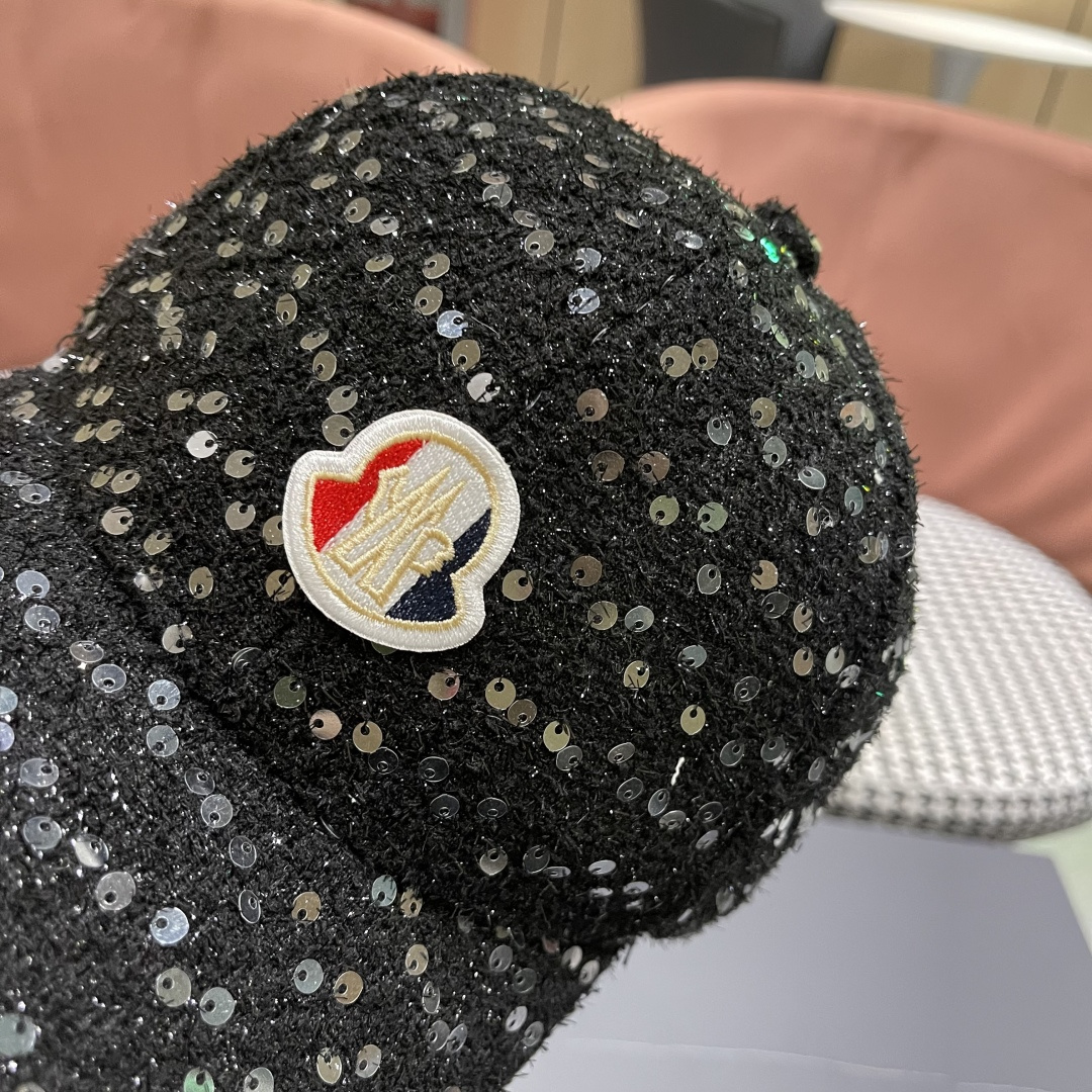 Moncler蒙口 秋冬新款灯芯绒亮片棒球帽 ， 质感满满.今年灯芯饿真的yyds ～