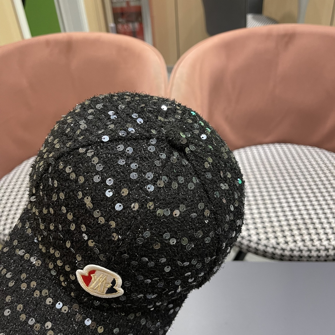 Moncler蒙口 秋冬新款灯芯绒亮片棒球帽 ， 质感满满.今年灯芯饿真的yyds ～