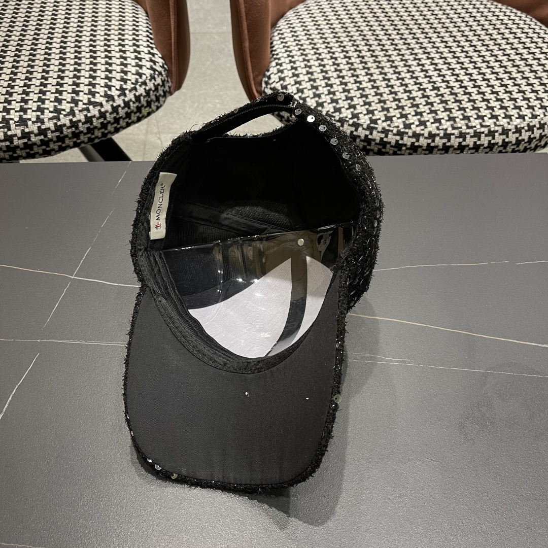 Moncler蒙口 秋冬新款灯芯绒亮片棒球帽 ， 质感满满.今年灯芯饿真的yyds ～