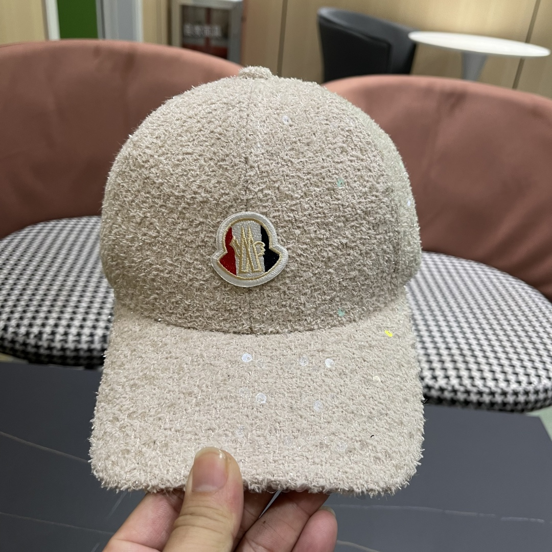 Moncler蒙口 秋冬新款灯芯绒亮片棒球帽 ， 质感满满.今年灯芯饿真的yyds ～