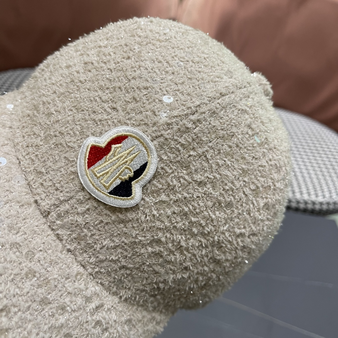 Moncler蒙口 秋冬新款灯芯绒亮片棒球帽 ， 质感满满.今年灯芯饿真的yyds ～