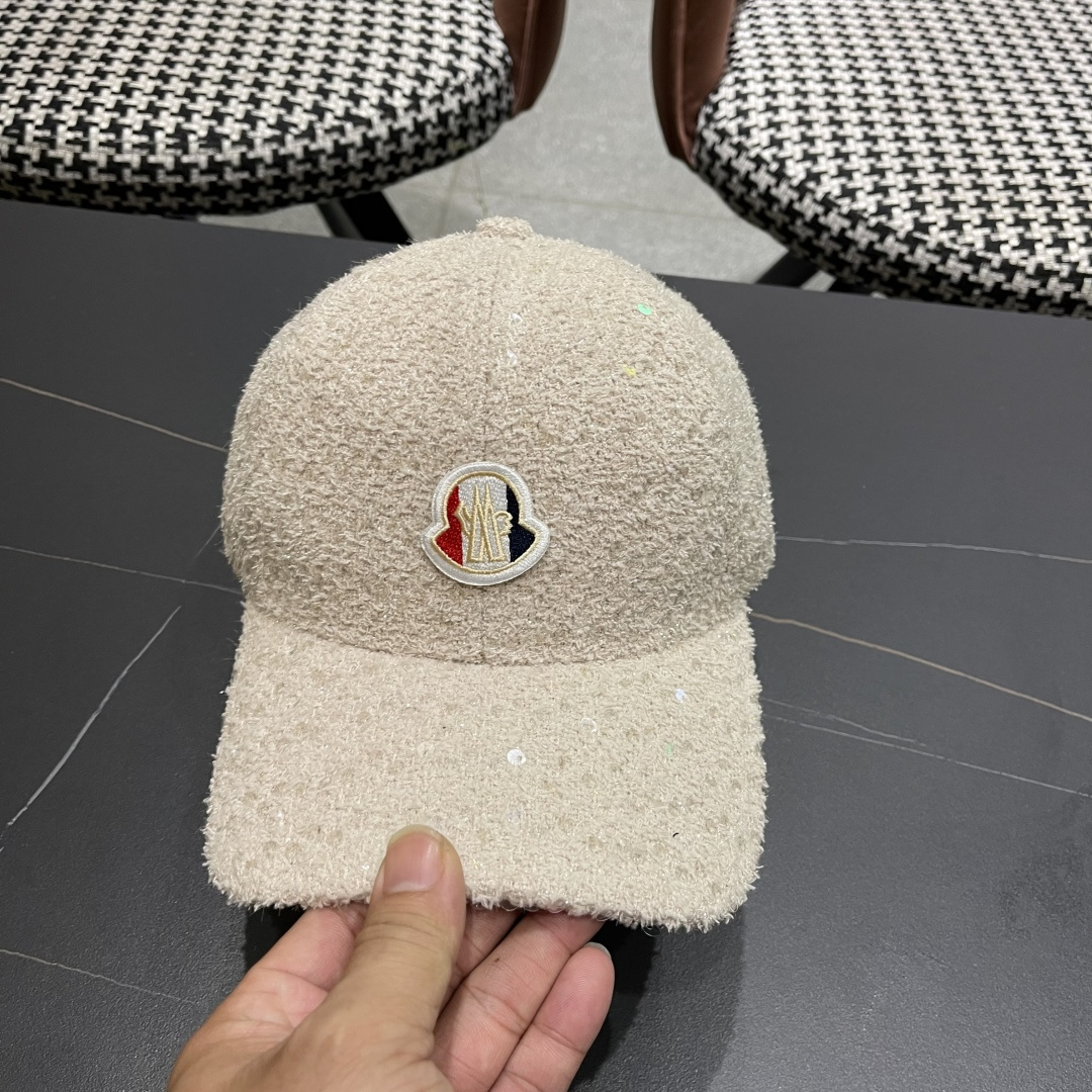 Moncler蒙口 秋冬新款灯芯绒亮片棒球帽 ， 质感满满.今年灯芯饿真的yyds ～