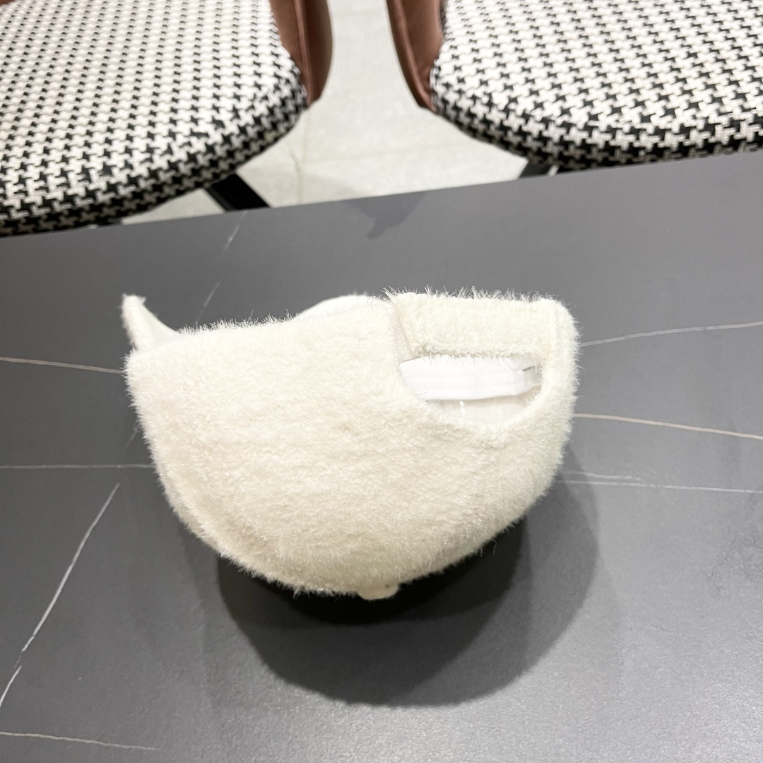 CHANEL 香奈儿 秋冬新款棒球帽 简约大气👈🏻👍休闲时尚👩潮流又有范👍百搭款！