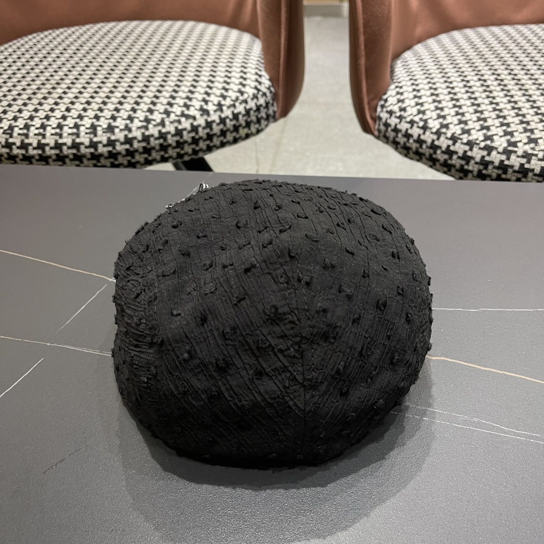 CHANEL香奈儿反戴贝雷帽前进帽女2025春夏新款大头围显脸小复古气质报童帽秋冬