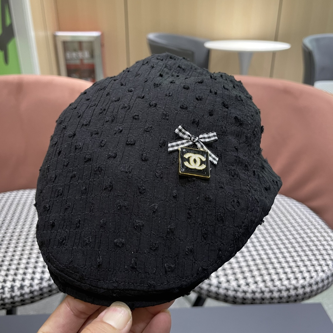 CHANEL香奈儿反戴贝雷帽前进帽女2025春夏新款大头围显脸小复古气质报童帽秋冬