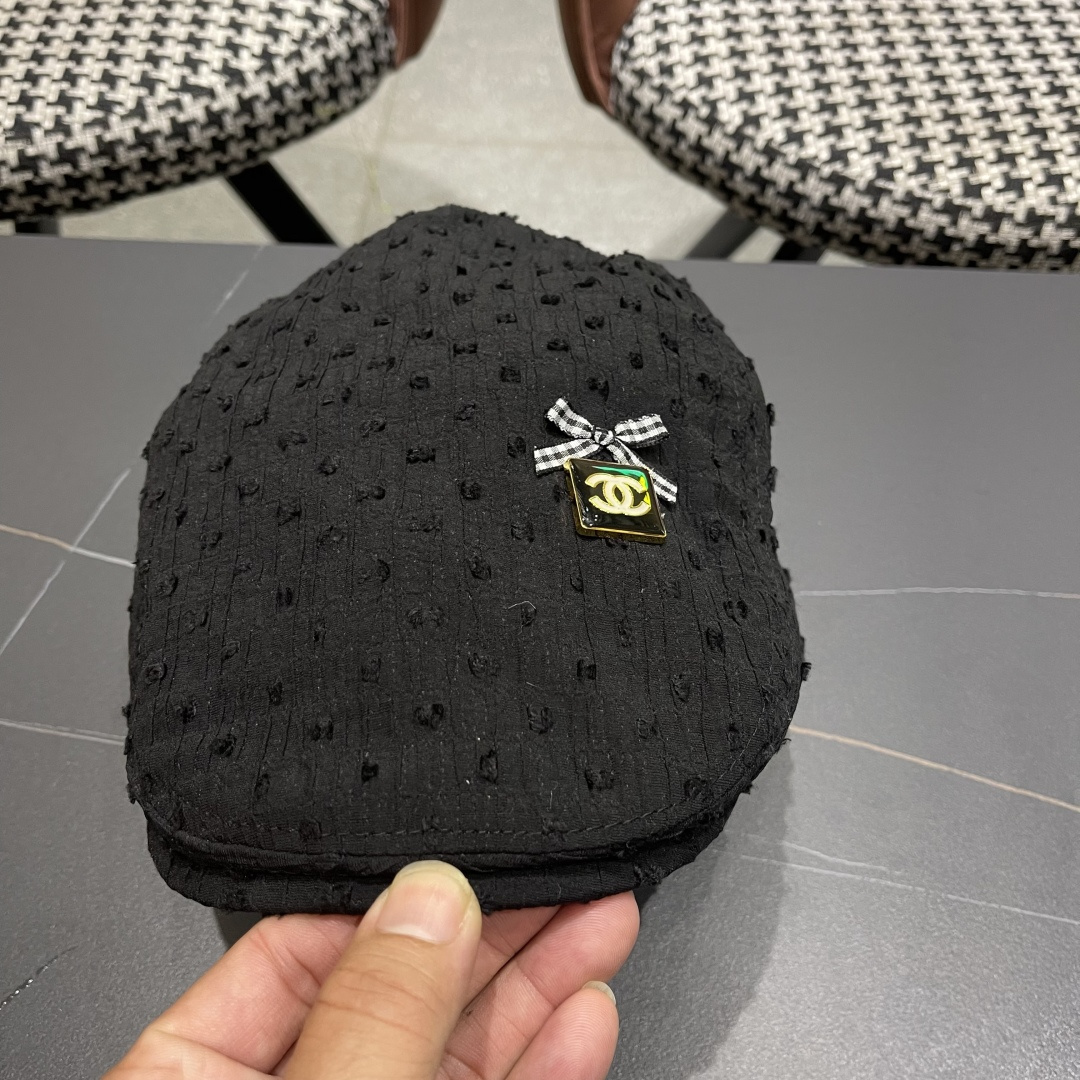 CHANEL香奈儿反戴贝雷帽前进帽女2025春夏新款大头围显脸小复古气质报童帽秋冬