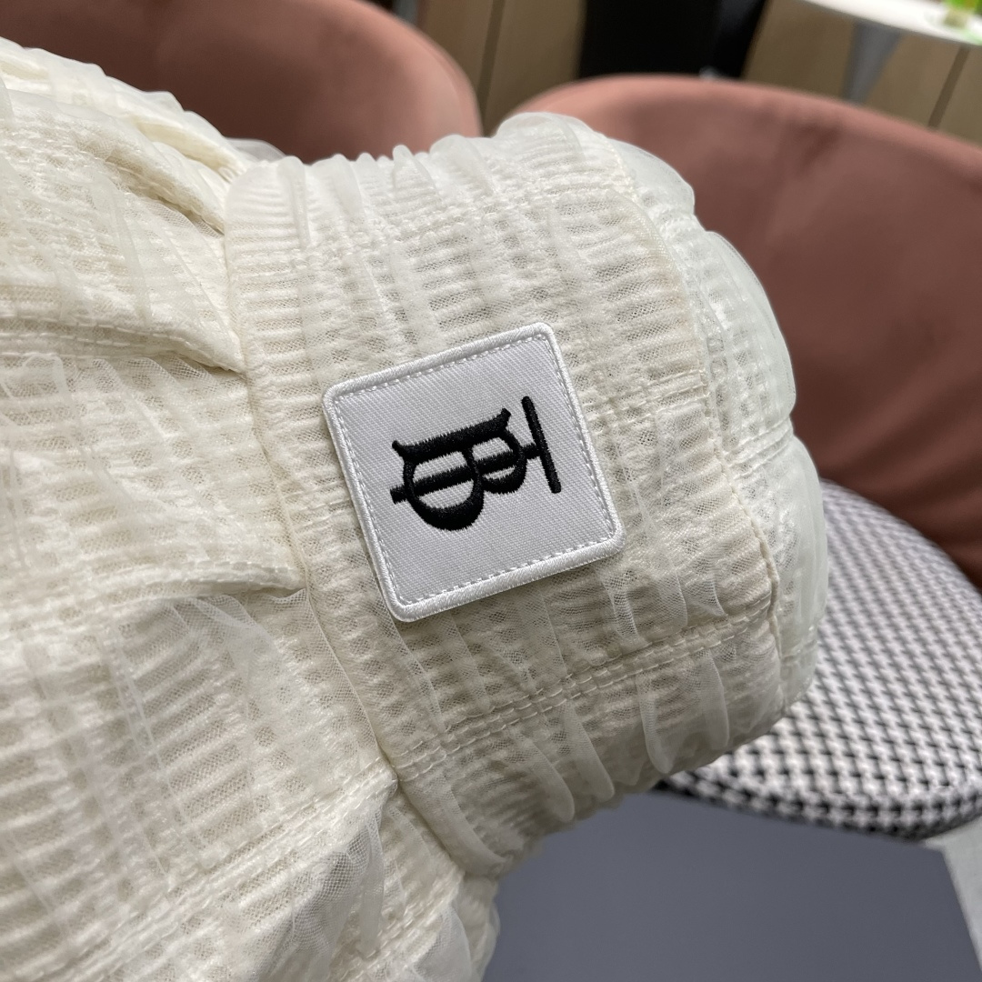  Burberry（巴宝莉）新款渔夫帽子女春夏薄款大檐防紫外线遮阳帽休闲百搭