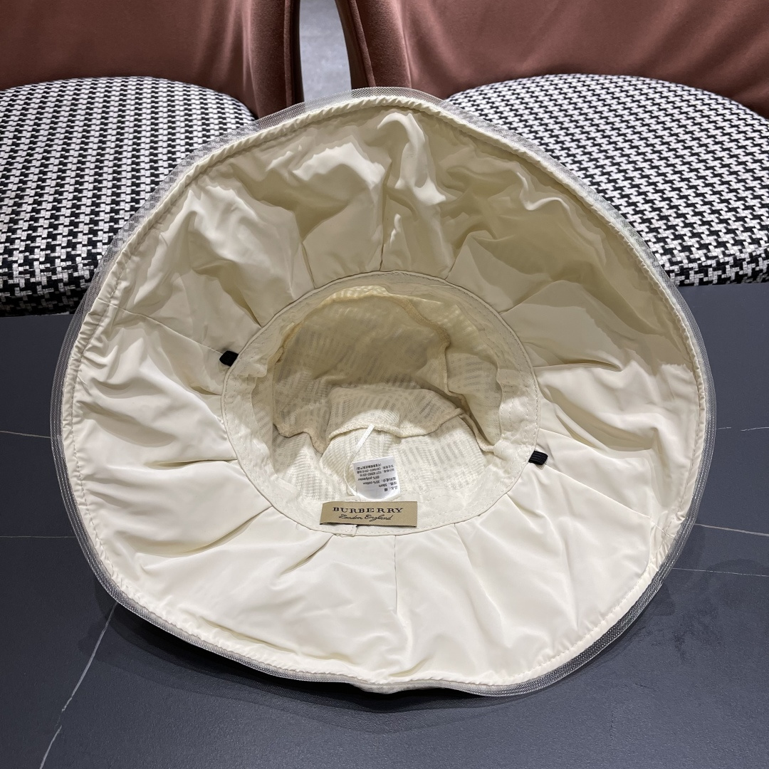  Burberry（巴宝莉）新款渔夫帽子女春夏薄款大檐防紫外线遮阳帽休闲百搭