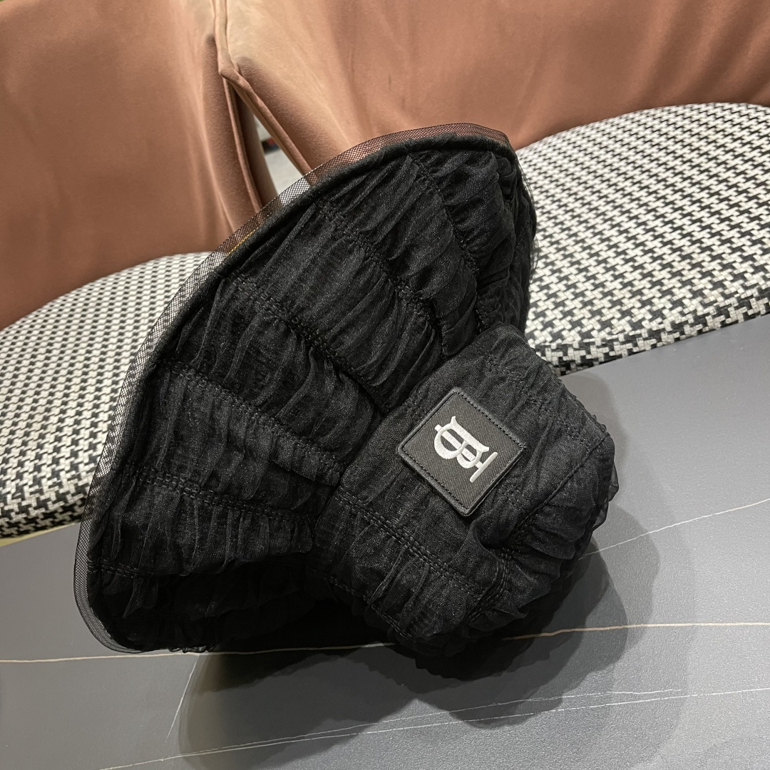  Burberry（巴宝莉）新款渔夫帽子女春夏薄款大檐防紫外线遮阳帽休闲百搭