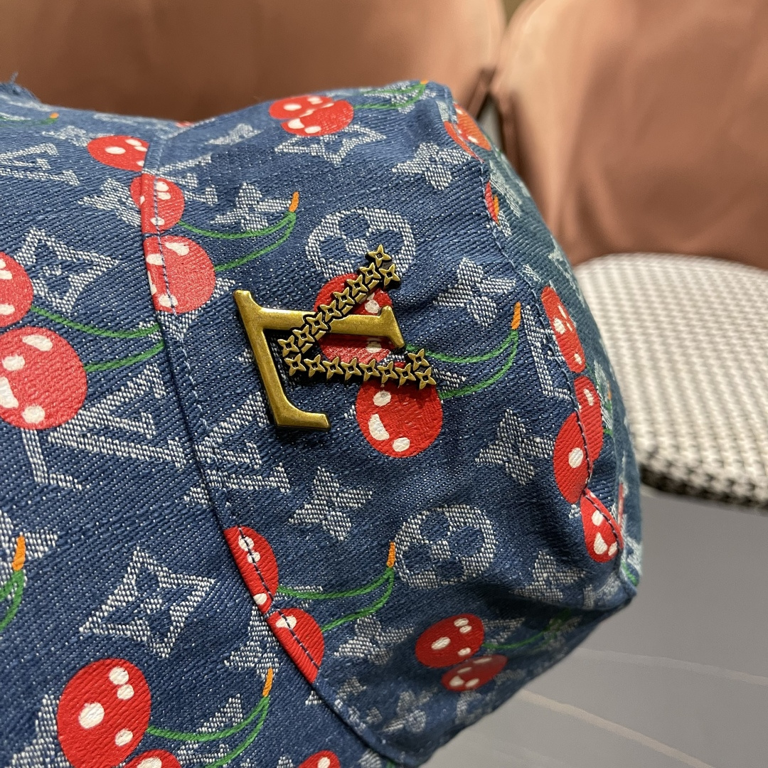 棒球帽.   渔夫帽 Lv跟易威登 经典款原单渔夫帽，顶级版本，原版牛仔提花布料，轻盈透气！质量超赞，基