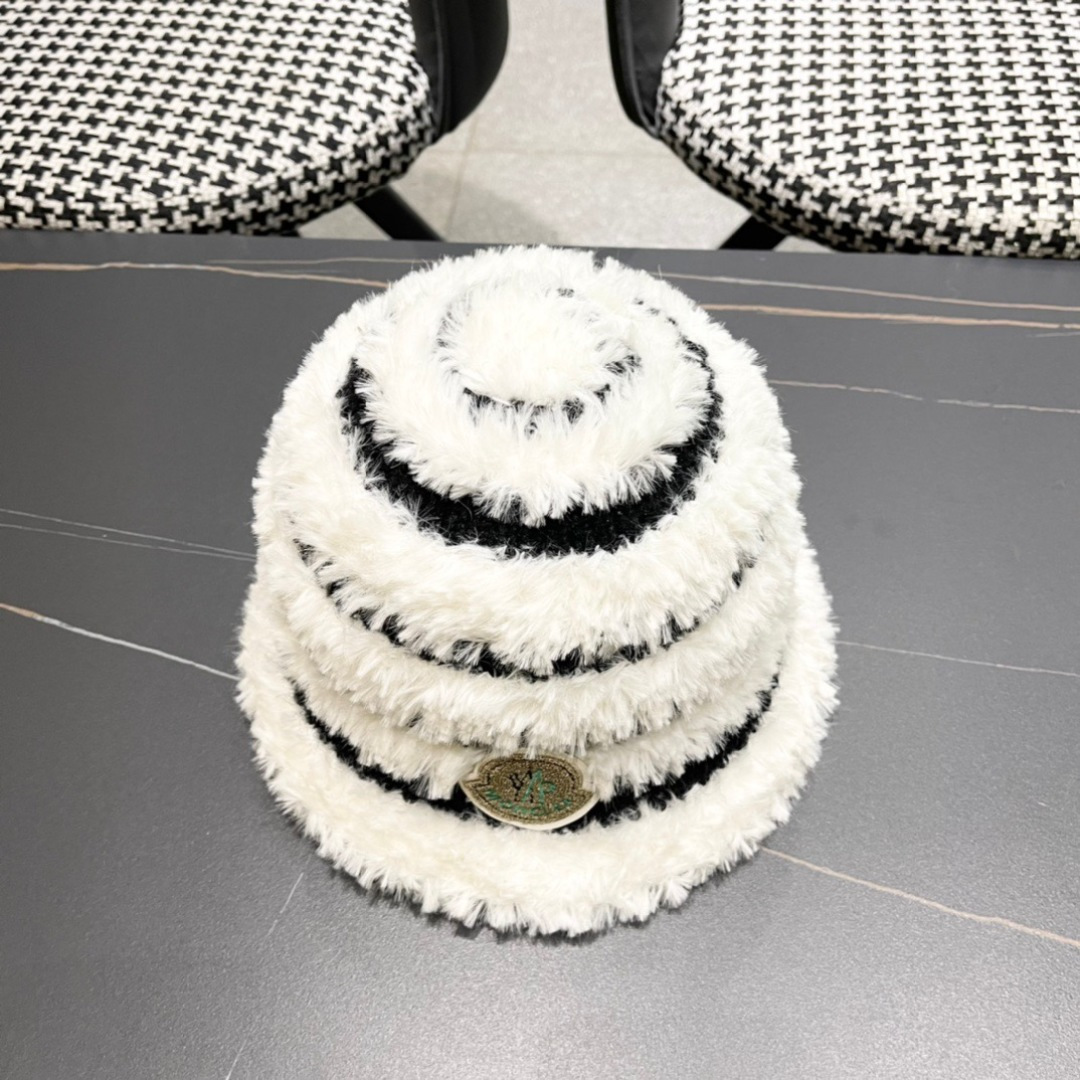  （蒙囗MONCLER】2025秋冬款女拼色双耳保毛绒渔夫帽时尚百搭毛绒护耳雷锋帽秋冬赶紧订购哦，