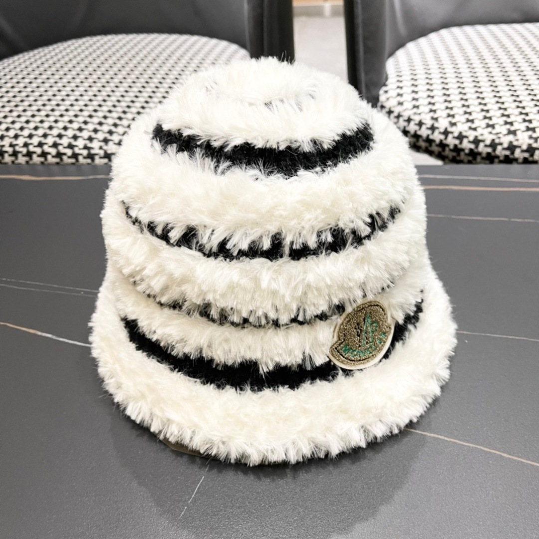  （蒙囗MONCLER】2025秋冬款女拼色双耳保毛绒渔夫帽时尚百搭毛绒护耳雷锋帽秋冬赶紧订购哦，