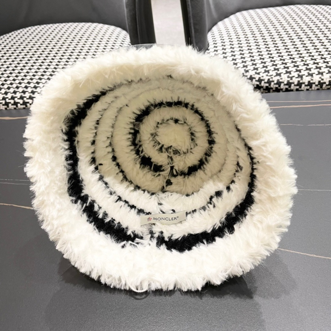  （蒙囗MONCLER】2025秋冬款女拼色双耳保毛绒渔夫帽时尚百搭毛绒护耳雷锋帽秋冬赶紧订购哦，
