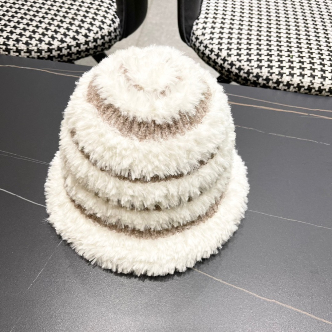  （蒙囗MONCLER】2025秋冬款女拼色双耳保毛绒渔夫帽时尚百搭毛绒护耳雷锋帽秋冬赶紧订购哦，