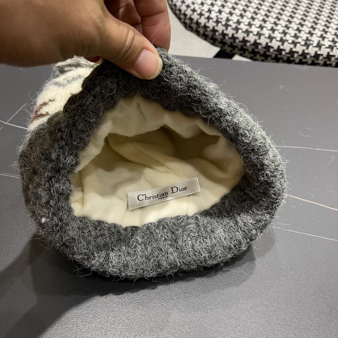  迪奥Dior 费尔岛软糯秋冬休闲毛线帽 保暖针织帽卷边可爱毛球帽圣诞韩版ins