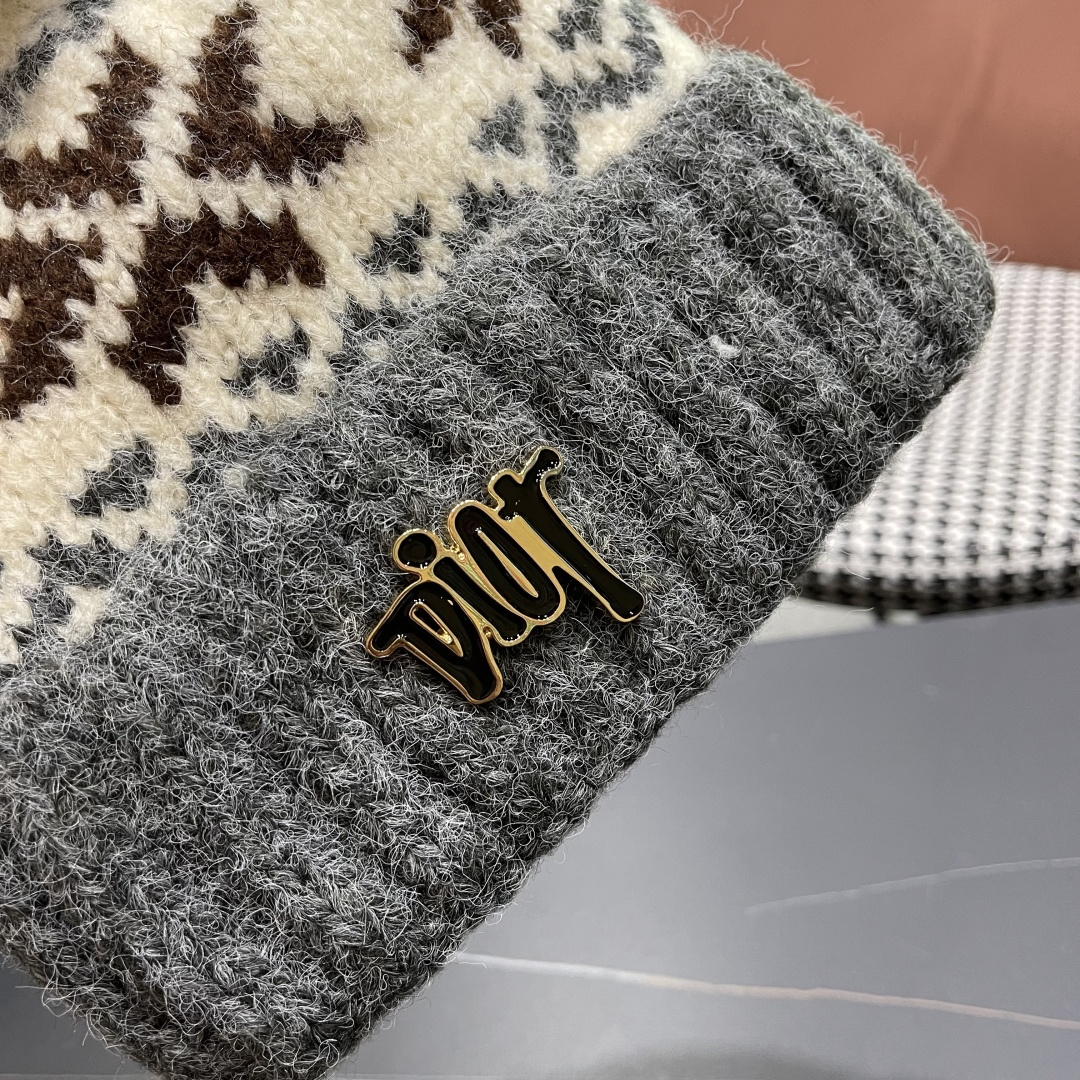  迪奥Dior 费尔岛软糯秋冬休闲毛线帽 保暖针织帽卷边可爱毛球帽圣诞韩版ins
