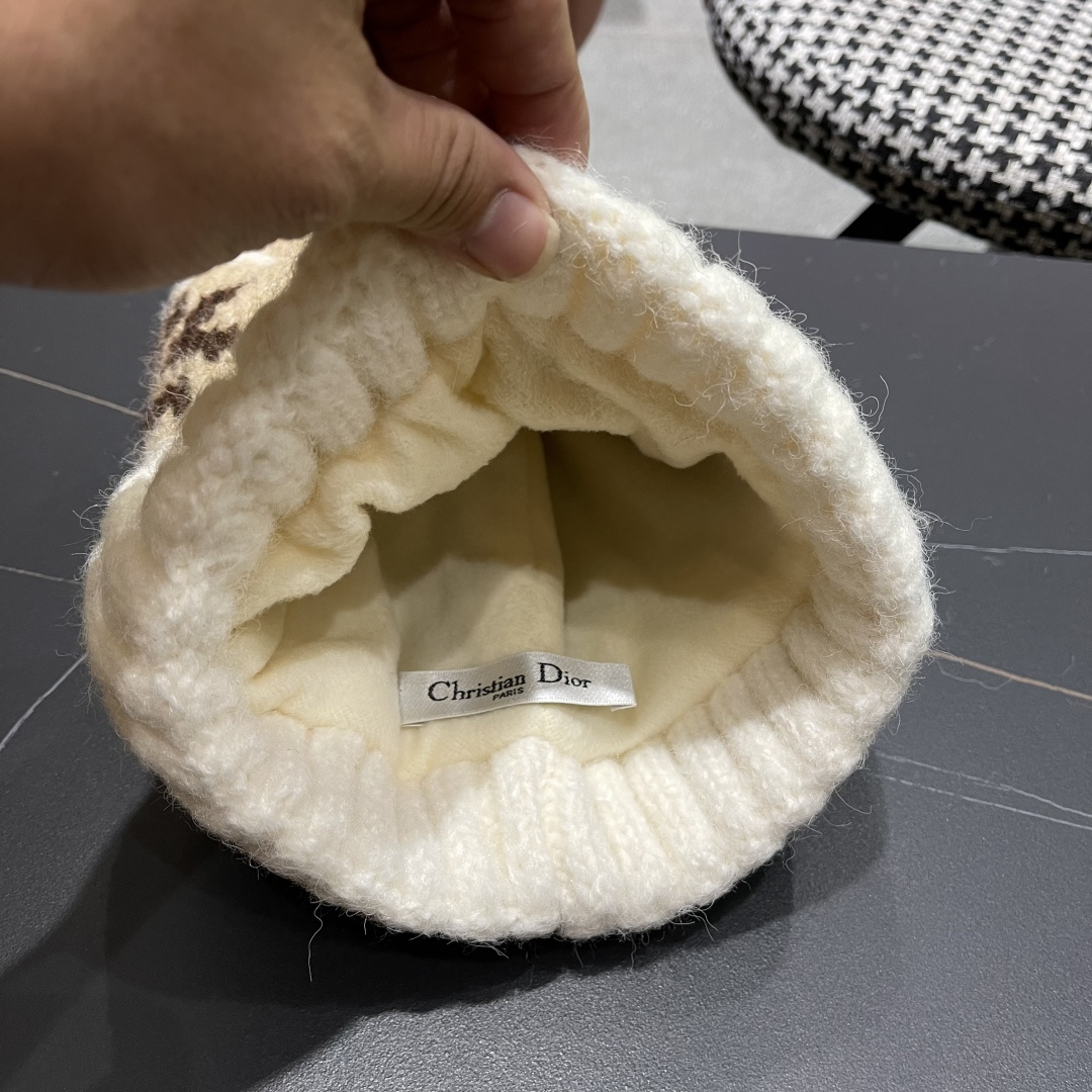  迪奥Dior 费尔岛软糯秋冬休闲毛线帽 保暖针织帽卷边可爱毛球帽圣诞韩版ins