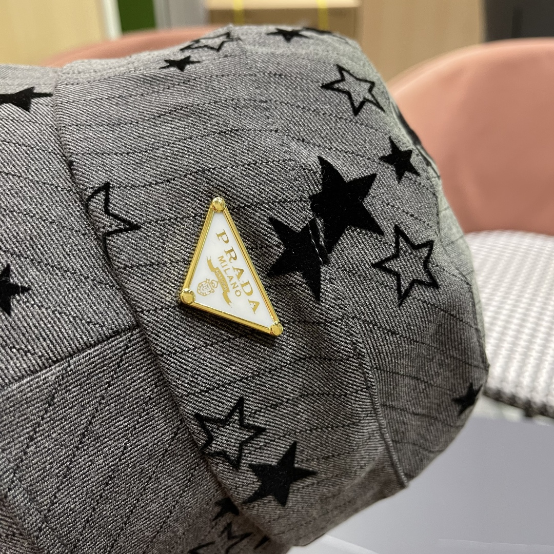  普拉达，Prada新款韩系满天星条纹黑白涂鸦渔夫帽春秋休闲百搭显脸小防晒遮阳帽