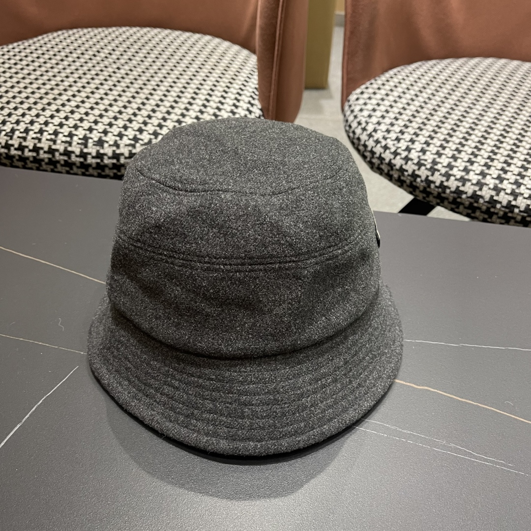  （蒙囗MONCLER】2025秋冬款保暖甜美可爱渔夫帽时尚百搭秋冬赶紧订购哦，