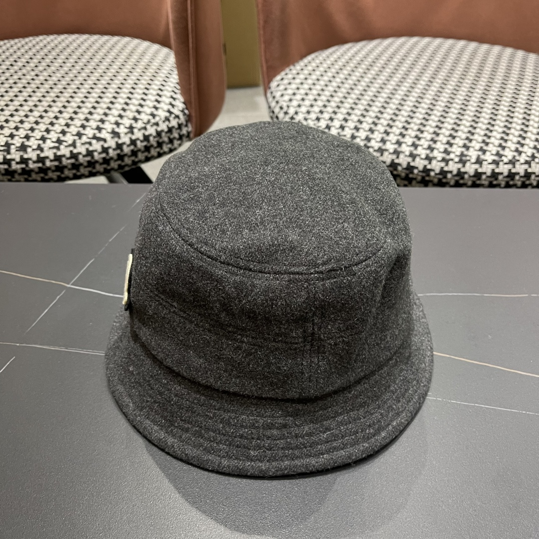  （蒙囗MONCLER】2025秋冬款保暖甜美可爱渔夫帽时尚百搭秋冬赶紧订购哦，