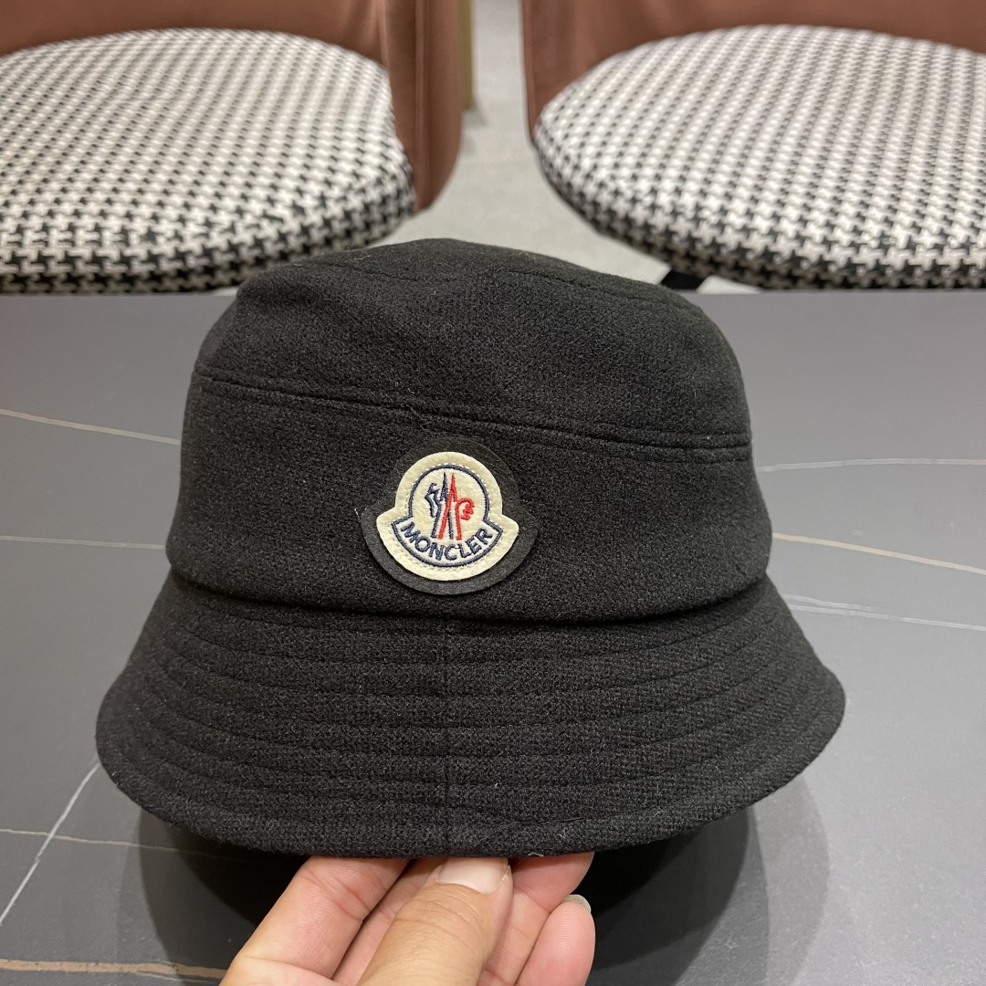  （蒙囗MONCLER】2025秋冬款保暖甜美可爱渔夫帽时尚百搭秋冬赶紧订购哦，