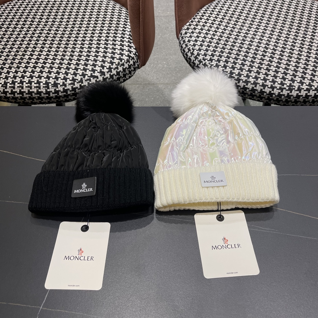 
 MONCLER蒙口🎩羊毛针织毛线帽，球可拆卸，可隨意搭配，好品质高端大气，超柔软！超火爆💖质感很赞，
