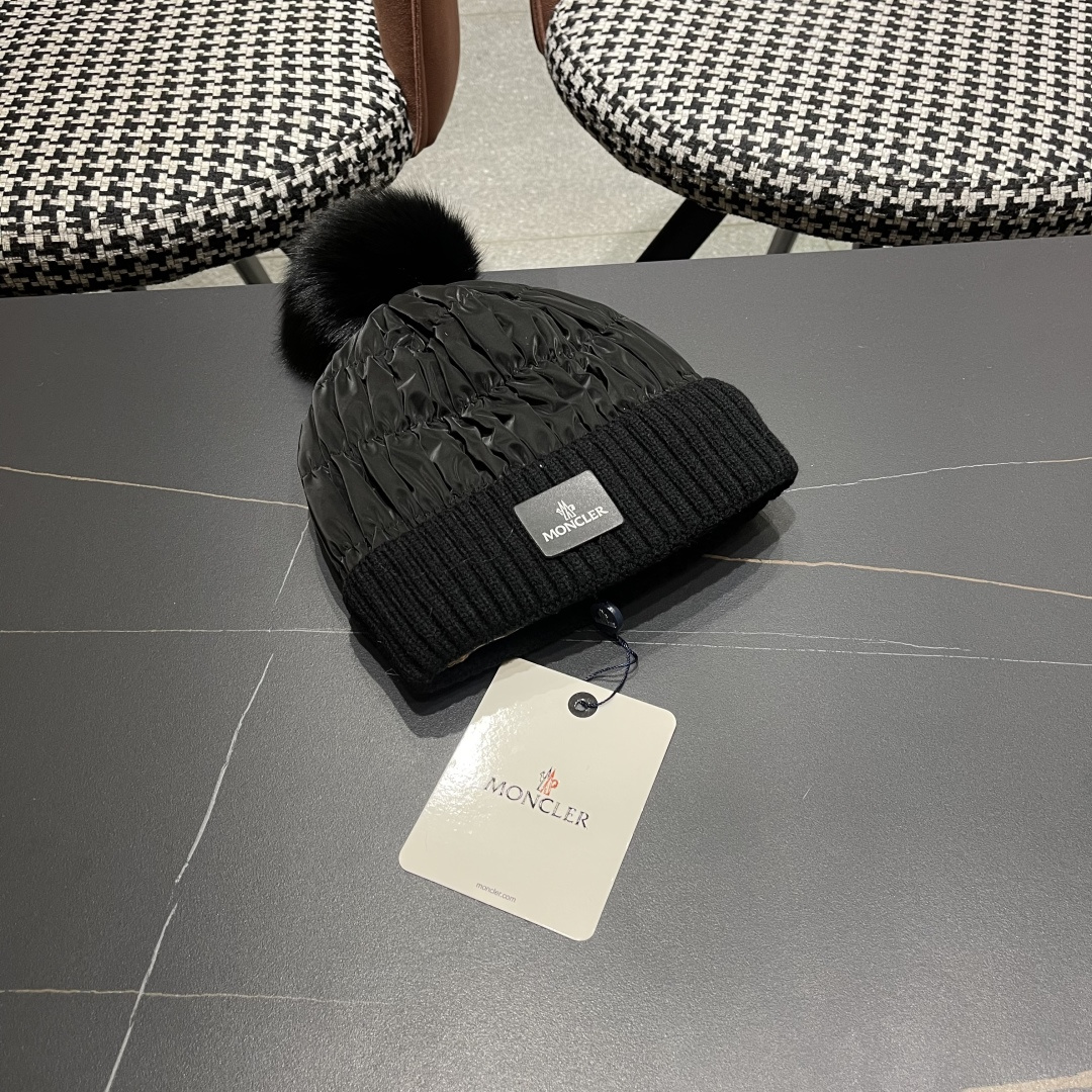 
 MONCLER蒙口🎩羊毛针织毛线帽，球可拆卸，可隨意搭配，好品质高端大气，超柔软！超火爆💖质感很赞，