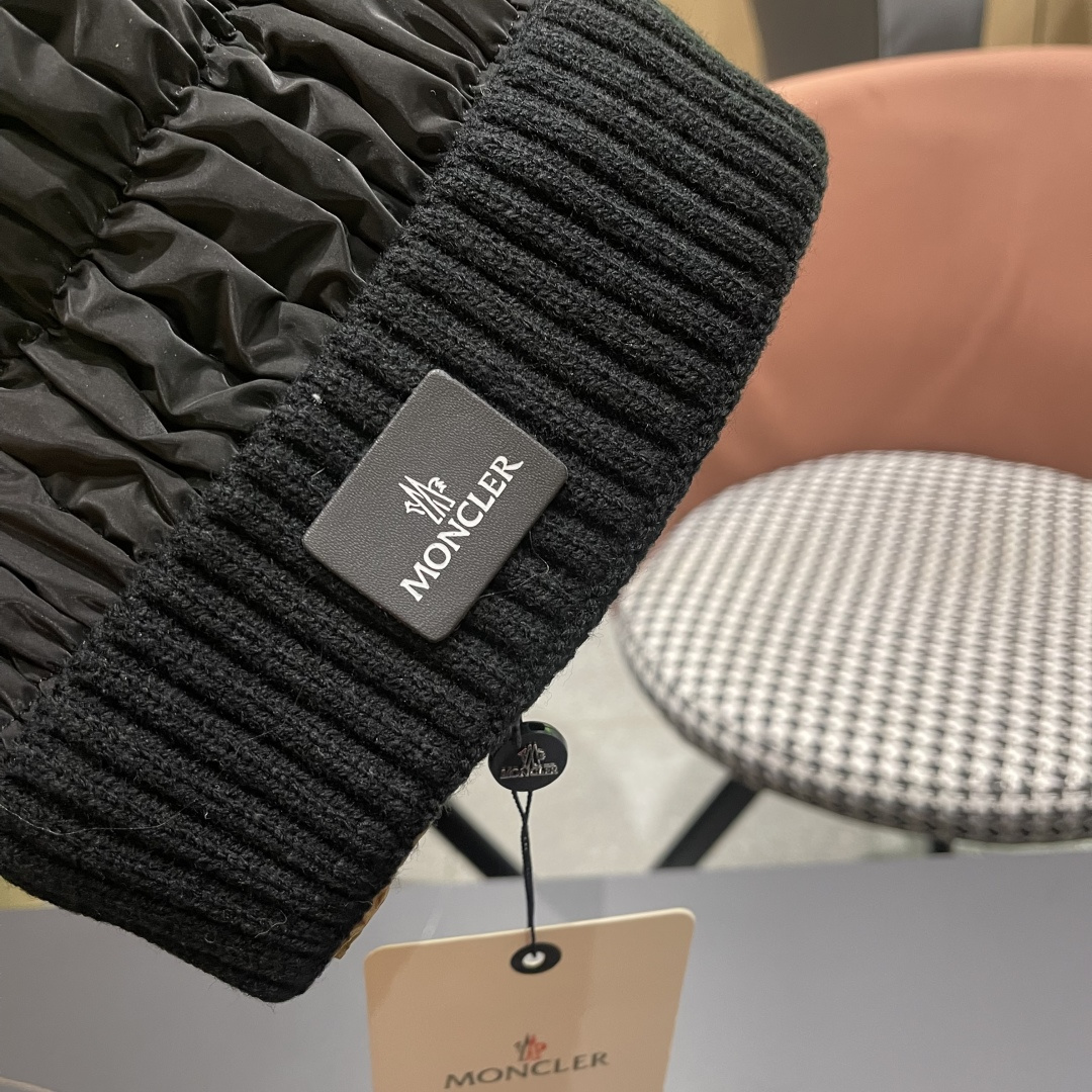
 MONCLER蒙口🎩羊毛针织毛线帽，球可拆卸，可隨意搭配，好品质高端大气，超柔软！超火爆💖质感很赞，