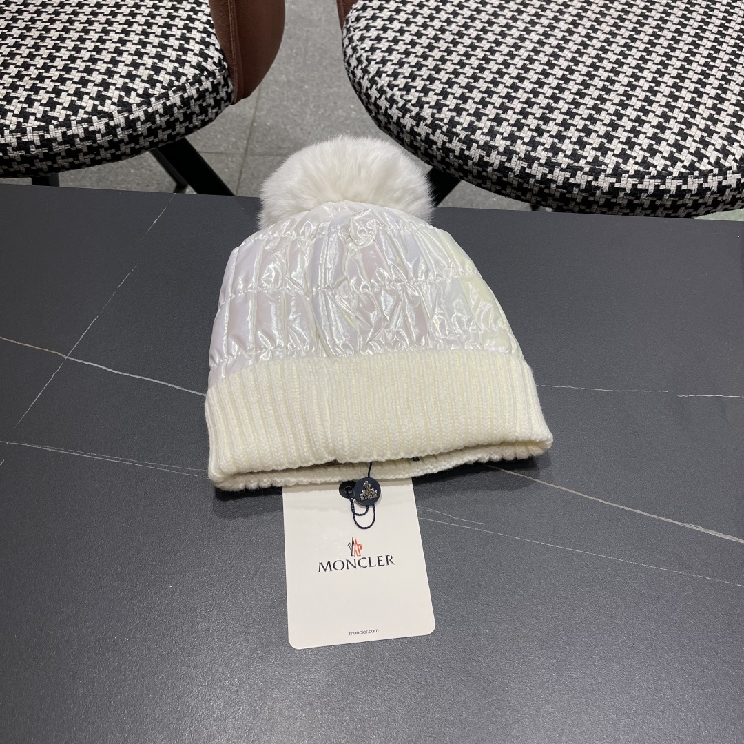 
 MONCLER蒙口🎩羊毛针织毛线帽，球可拆卸，可隨意搭配，好品质高端大气，超柔软！超火爆💖质感很赞，