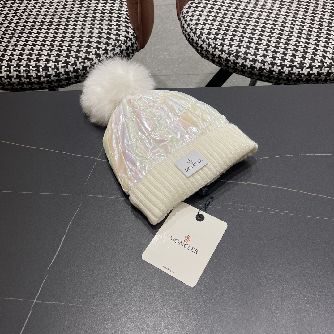 
 MONCLER蒙口🎩羊毛针织毛线帽，球可拆卸，可隨意搭配，好品质高端大气，超柔软！超火爆💖质感很赞，