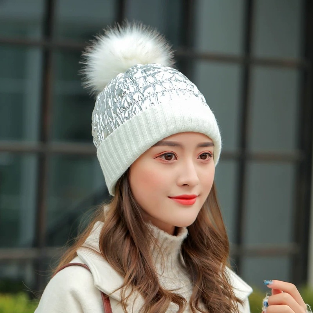 
 MONCLER蒙口🎩羊毛针织毛线帽，球可拆卸，可隨意搭配，好品质高端大气，超柔软！超火爆💖质感很赞，