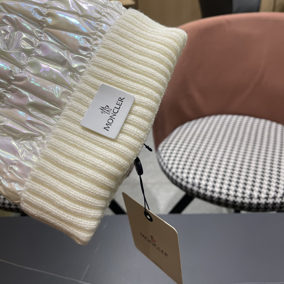 
 MONCLER蒙口🎩羊毛针织毛线帽，球可拆卸，可隨意搭配，好品质高端大气，超柔软！超火爆💖质感很赞，