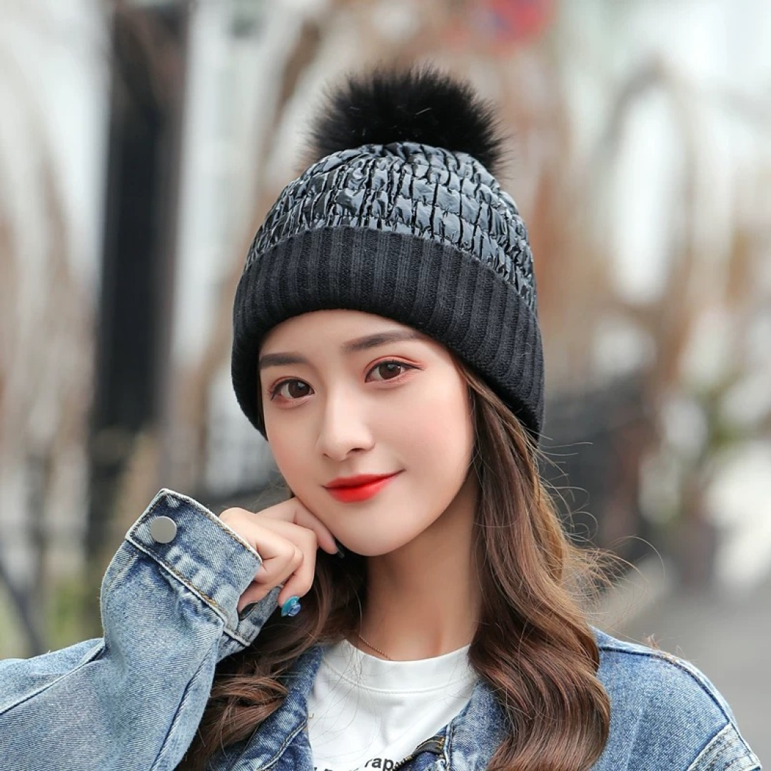 
 MONCLER蒙口🎩羊毛针织毛线帽，球可拆卸，可隨意搭配，好品质高端大气，超柔软！超火爆💖质感很赞，