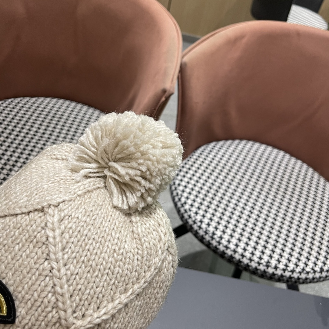  Chane*🆕香奈儿新款滑雪系列毛线帽，火爆全网的雷锋帽，谁戴谁好4️⃣个色 黑白百搭酷帅男女可戴情侣