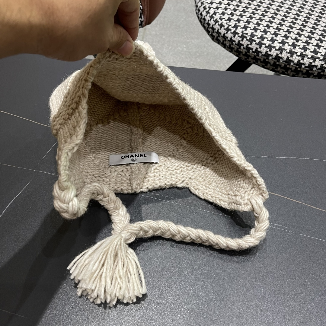  Chane*🆕香奈儿新款滑雪系列毛线帽，火爆全网的雷锋帽，谁戴谁好4️⃣个色 黑白百搭酷帅男女可戴情侣