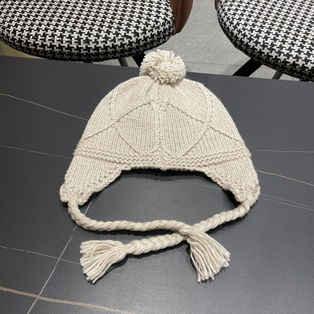  Chane*🆕香奈儿新款滑雪系列毛线帽，火爆全网的雷锋帽，谁戴谁好4️⃣个色 黑白百搭酷帅男女可戴情侣