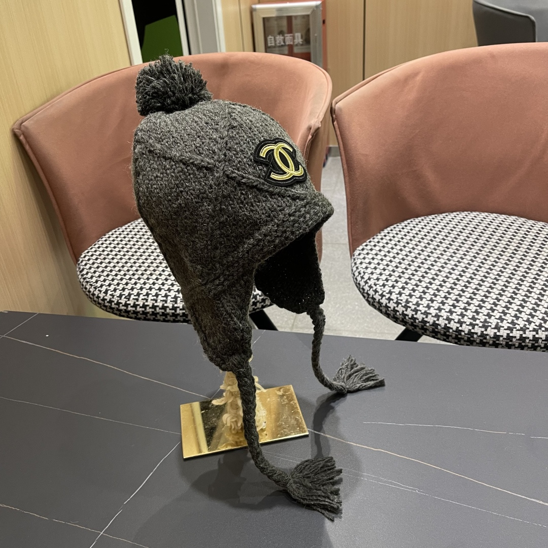  Chane*🆕香奈儿新款滑雪系列毛线帽，火爆全网的雷锋帽，谁戴谁好4️⃣个色 黑白百搭酷帅男女可戴情侣