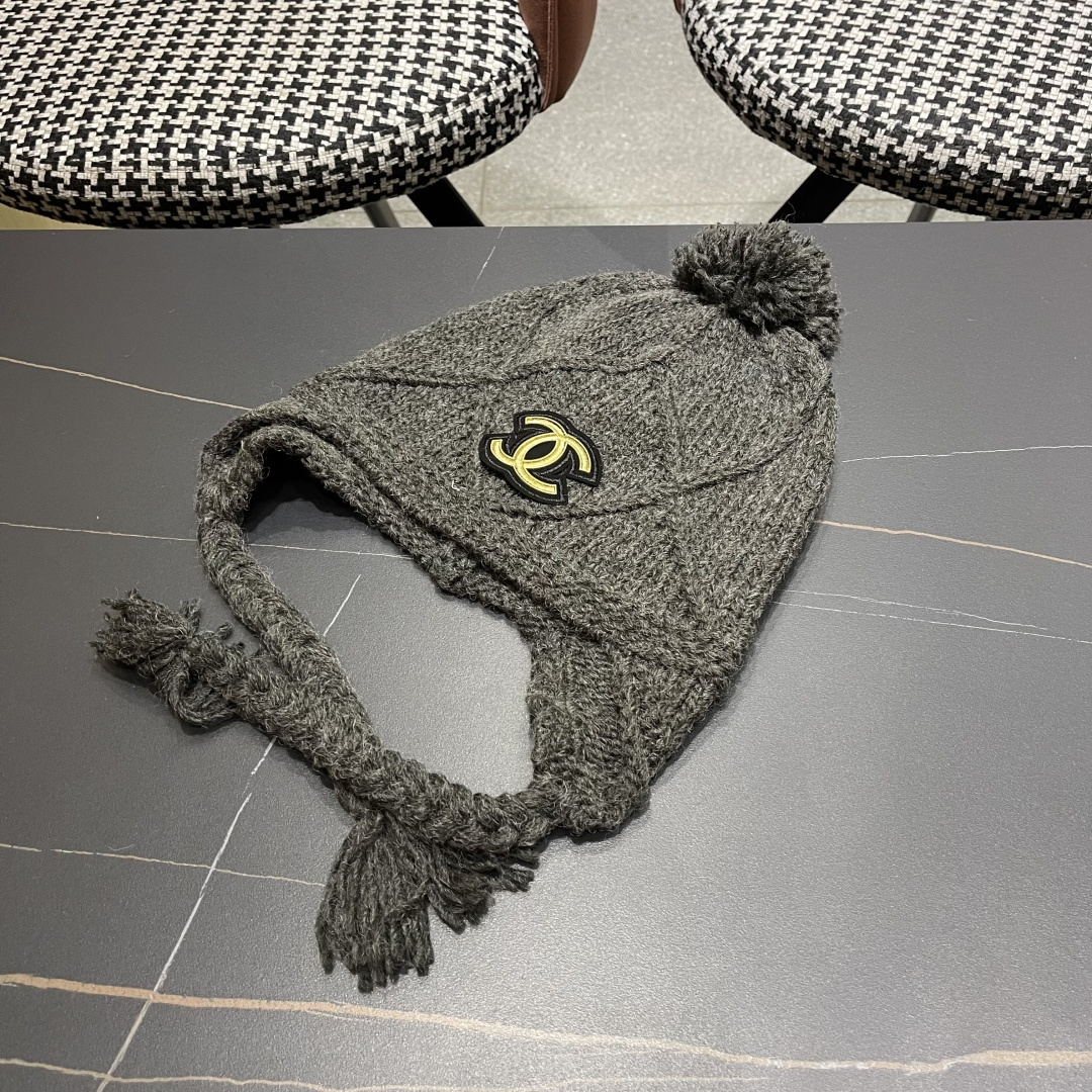  Chane*🆕香奈儿新款滑雪系列毛线帽，火爆全网的雷锋帽，谁戴谁好4️⃣个色 黑白百搭酷帅男女可戴情侣