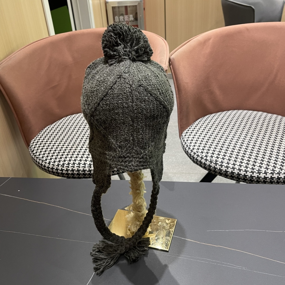 Chane*🆕香奈儿新款滑雪系列毛线帽，火爆全网的雷锋帽，谁戴谁好4️⃣个色 黑白百搭酷帅男女可戴情侣