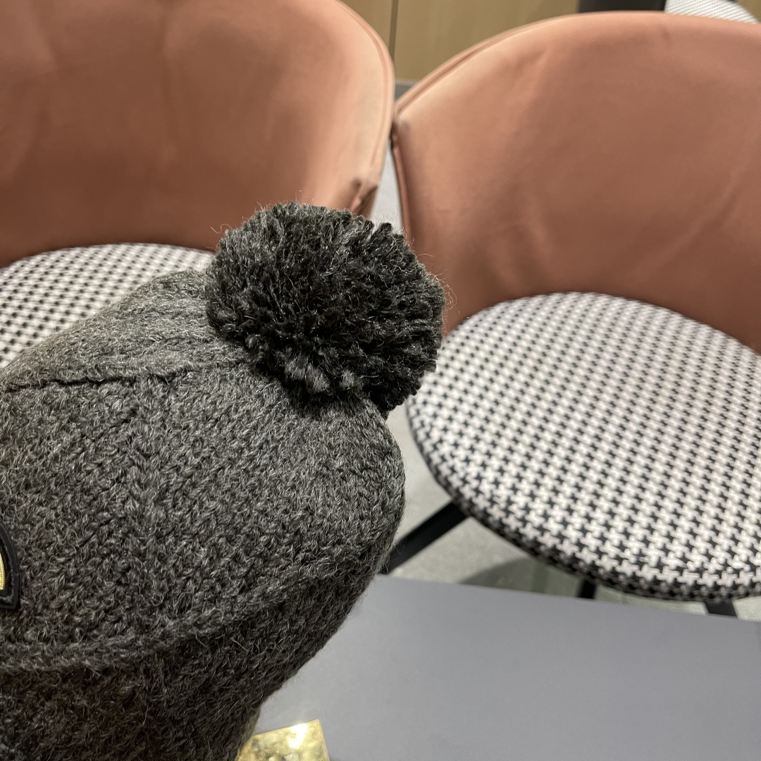  Chane*🆕香奈儿新款滑雪系列毛线帽，火爆全网的雷锋帽，谁戴谁好4️⃣个色 黑白百搭酷帅男女可戴情侣