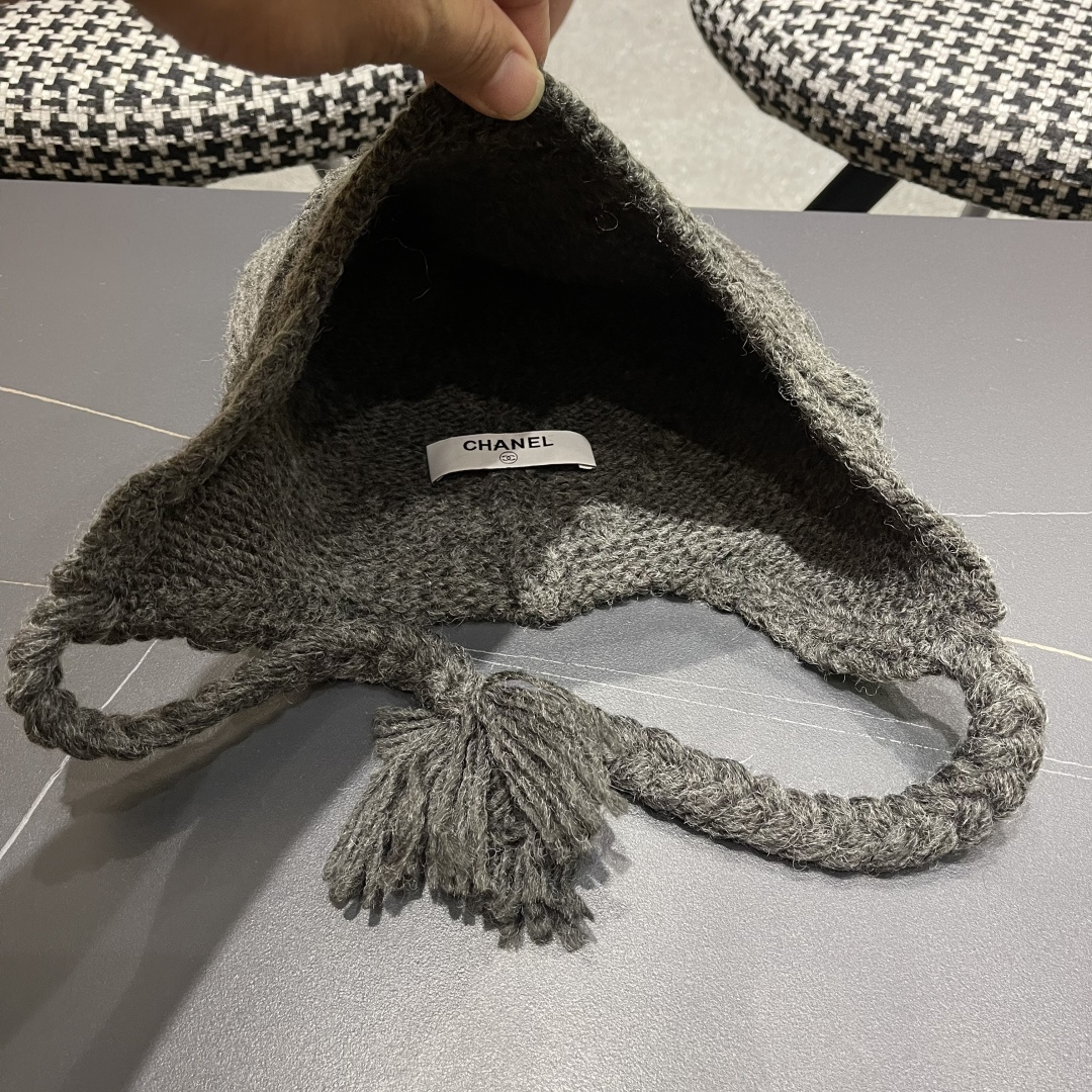  Chane*🆕香奈儿新款滑雪系列毛线帽，火爆全网的雷锋帽，谁戴谁好4️⃣个色 黑白百搭酷帅男女可戴情侣