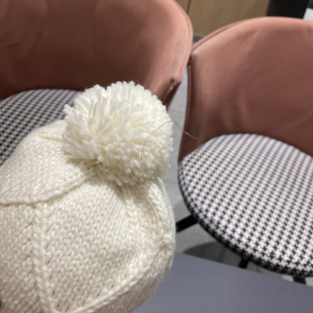  Chane*🆕香奈儿新款滑雪系列毛线帽，火爆全网的雷锋帽，谁戴谁好4️⃣个色 黑白百搭酷帅男女可戴情侣