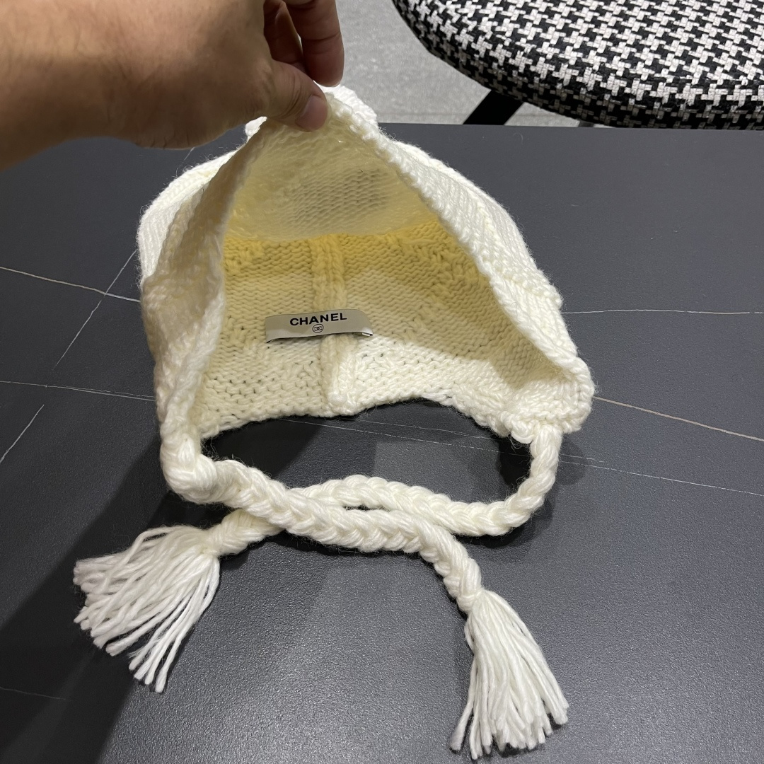  Chane*🆕香奈儿新款滑雪系列毛线帽，火爆全网的雷锋帽，谁戴谁好4️⃣个色 黑白百搭酷帅男女可戴情侣