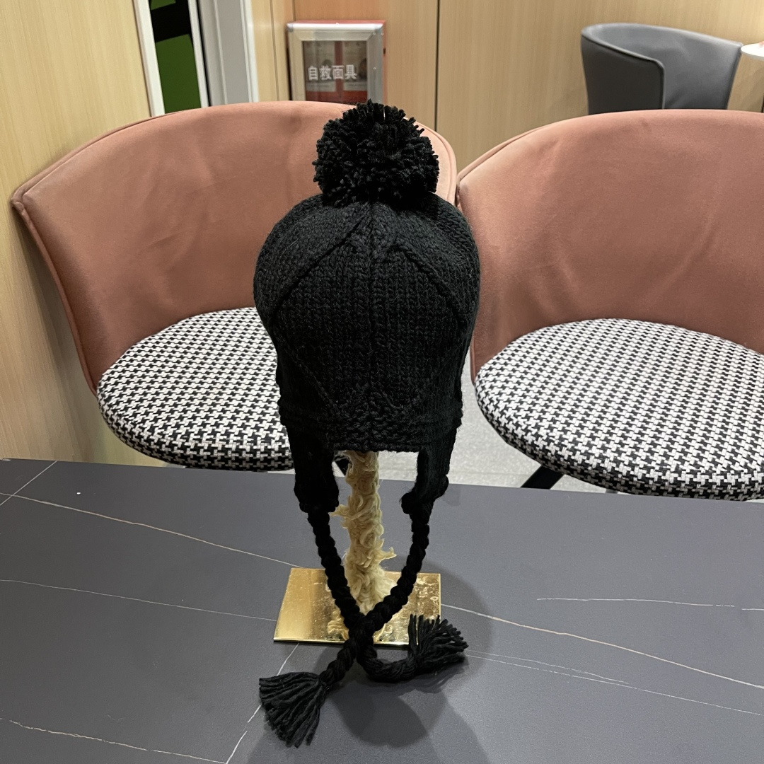  Chane*🆕香奈儿新款滑雪系列毛线帽，火爆全网的雷锋帽，谁戴谁好4️⃣个色 黑白百搭酷帅男女可戴情侣