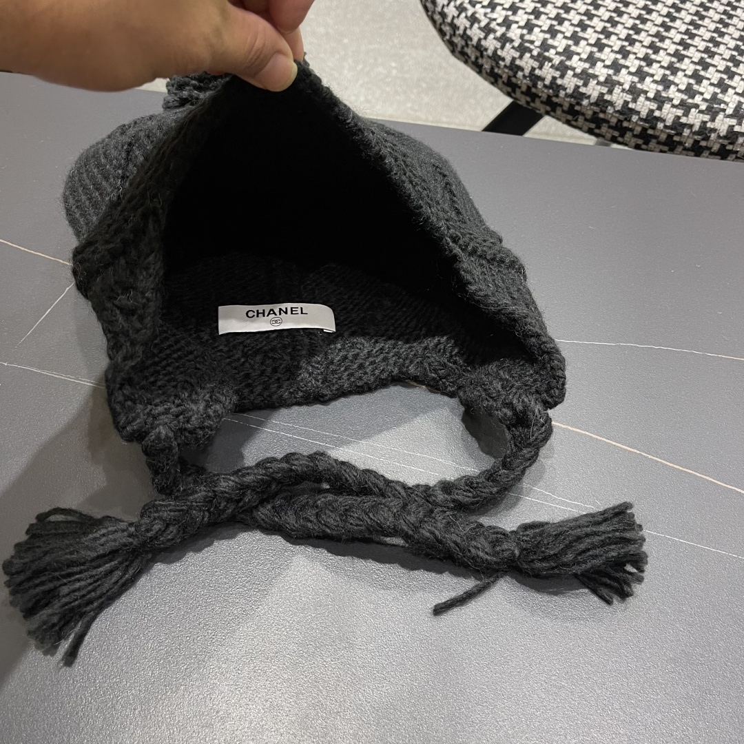  Chane*🆕香奈儿新款滑雪系列毛线帽，火爆全网的雷锋帽，谁戴谁好4️⃣个色 黑白百搭酷帅男女可戴情侣