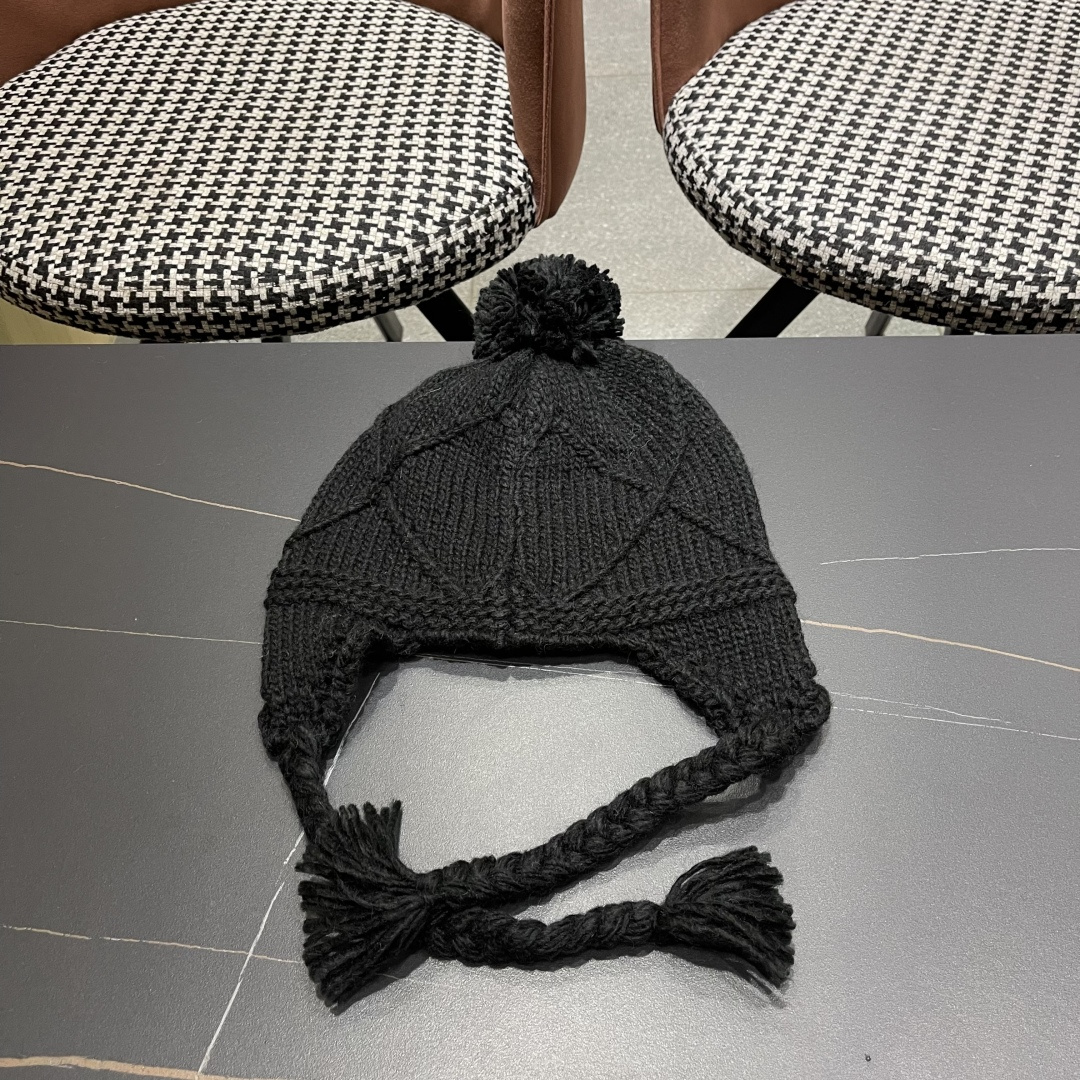  Chane*🆕香奈儿新款滑雪系列毛线帽，火爆全网的雷锋帽，谁戴谁好4️⃣个色 黑白百搭酷帅男女可戴情侣