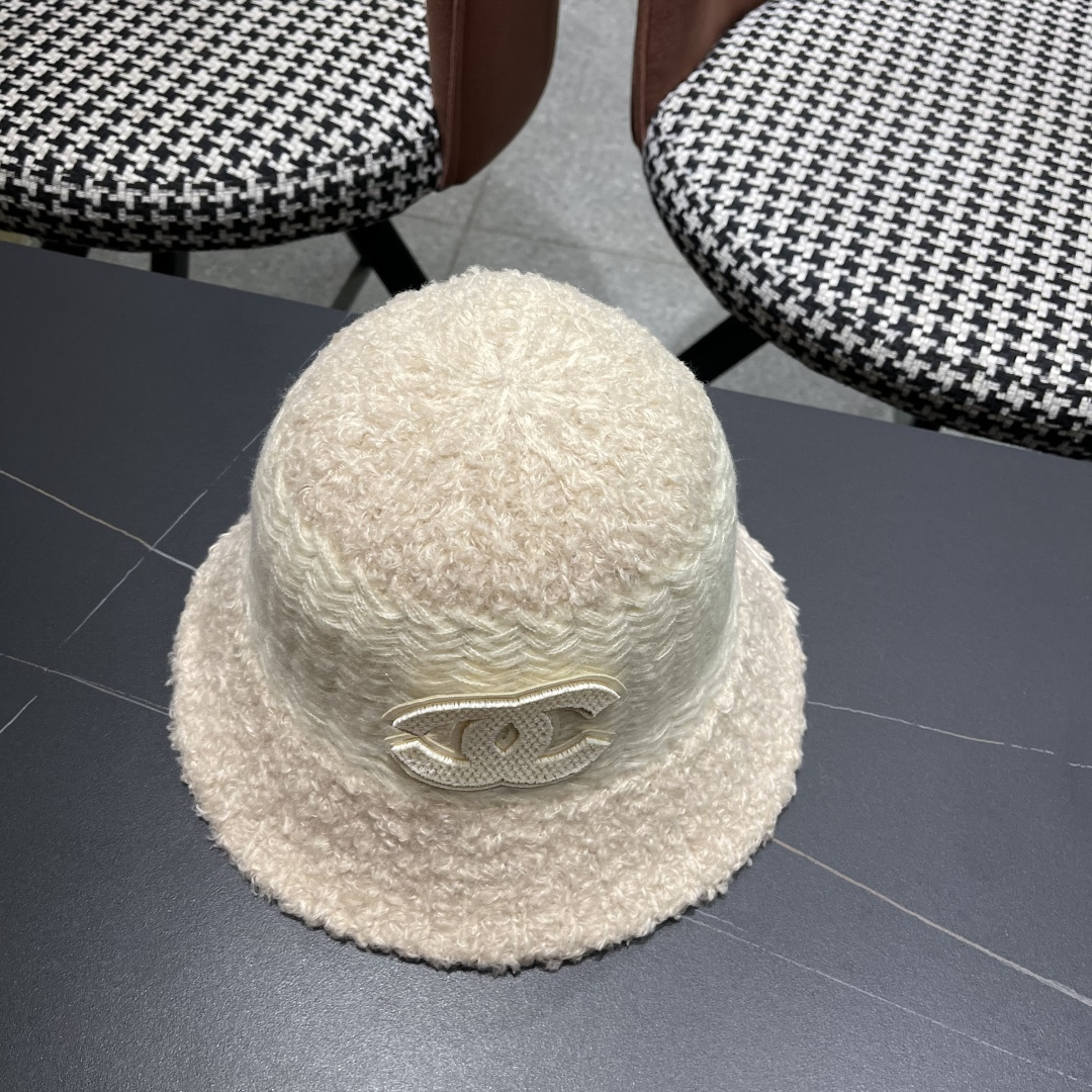 🆕【CHANEL香奈儿】2025秋冬新款毛绒小香风简约渔夫帽，独特设计～时尚气质的一款
