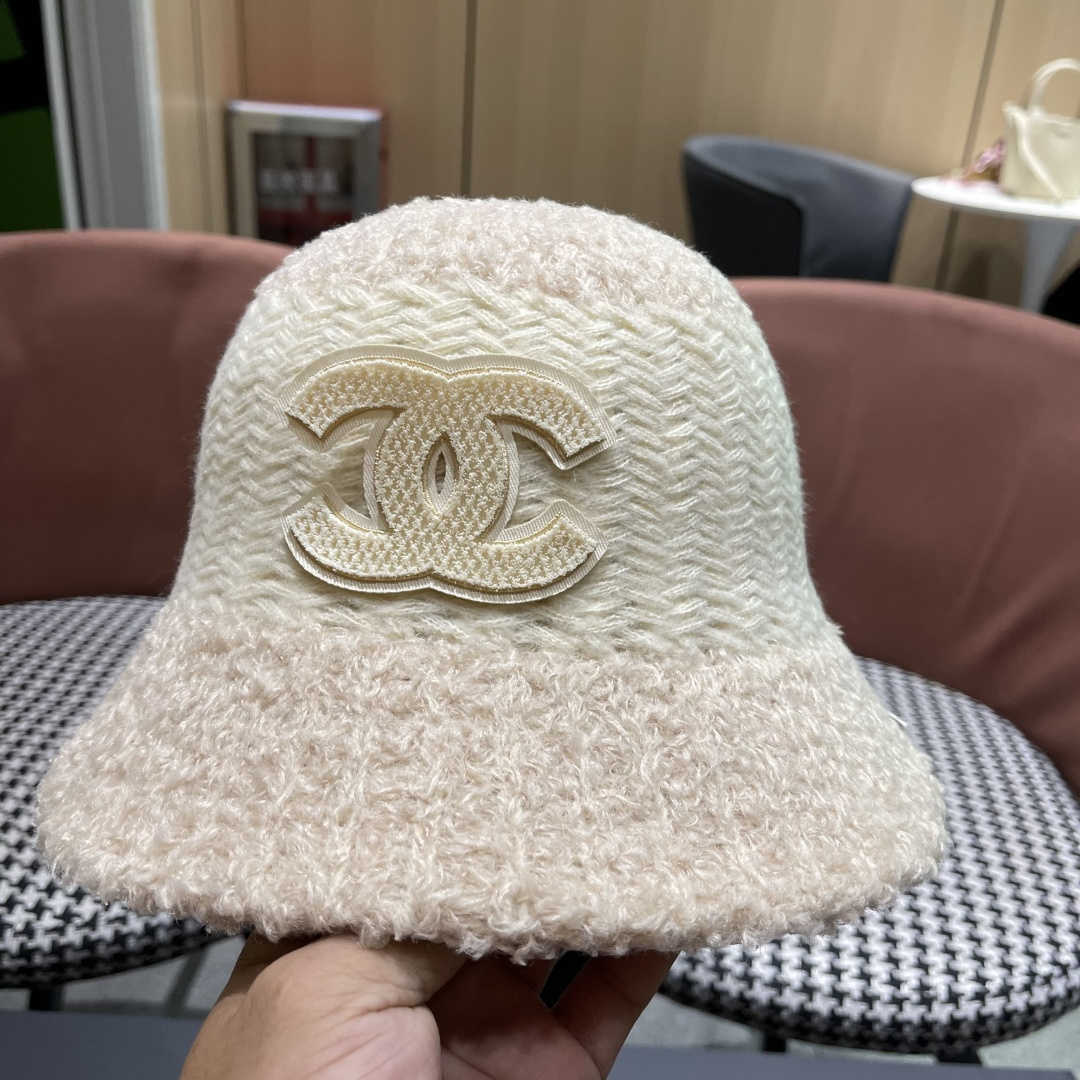 🆕【CHANEL香奈儿】2025秋冬新款毛绒小香风简约渔夫帽，独特设计～时尚气质的一款