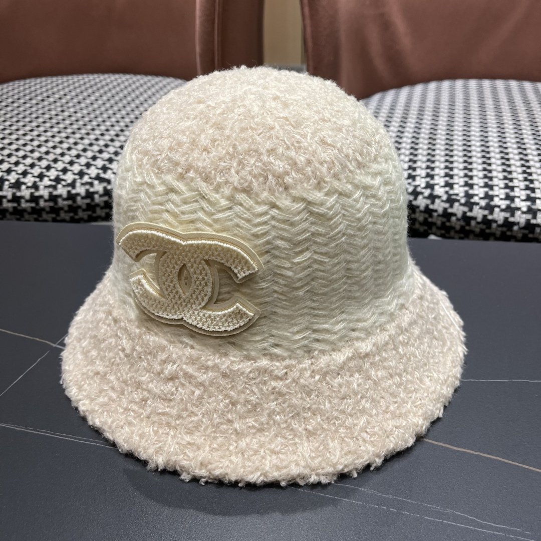 🆕【CHANEL香奈儿】2025秋冬新款毛绒小香风简约渔夫帽，独特设计～时尚气质的一款