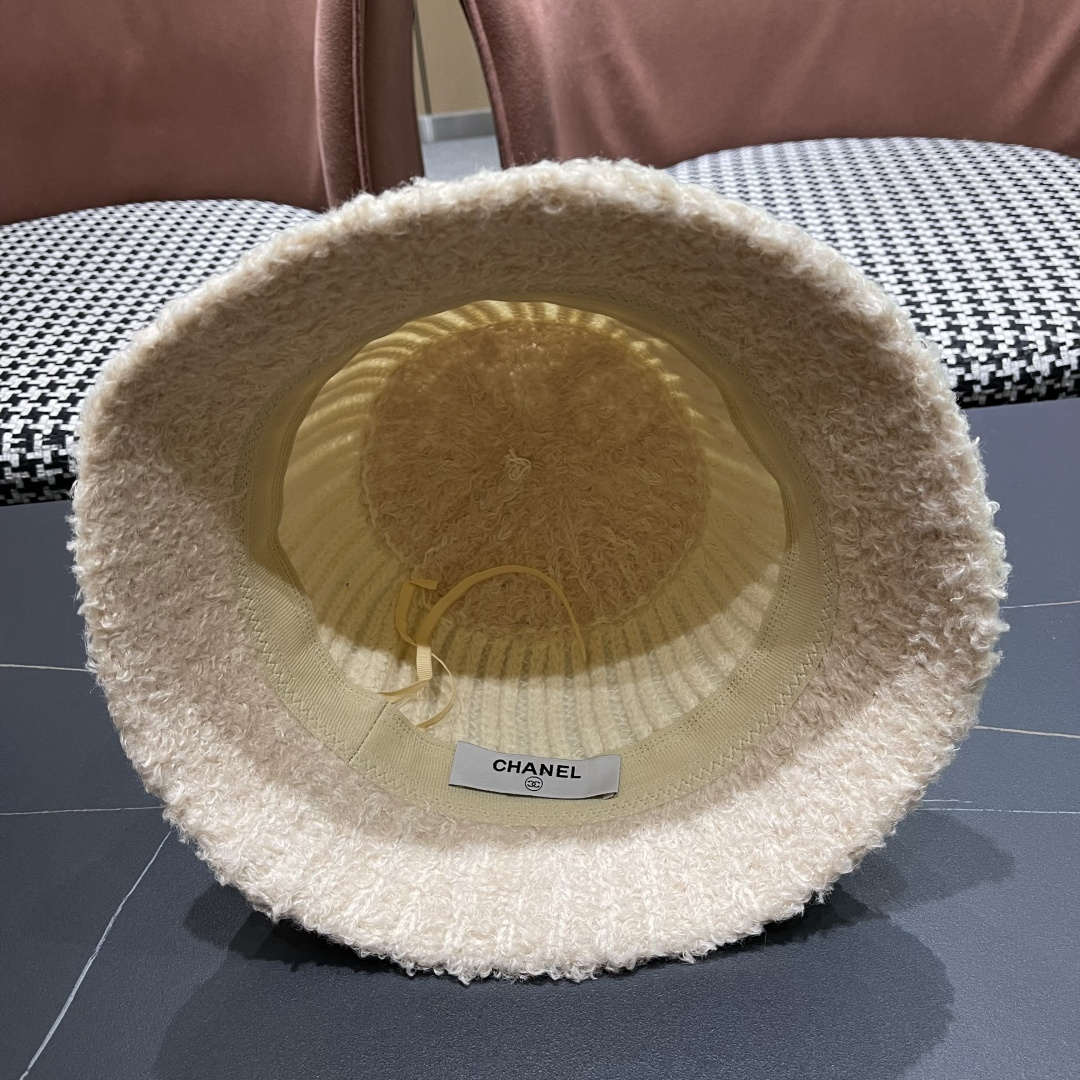 🆕【CHANEL香奈儿】2025秋冬新款毛绒小香风简约渔夫帽，独特设计～时尚气质的一款